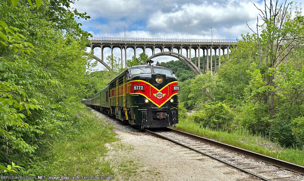 CVSR 6773 comes out from under SR 82 bridge.